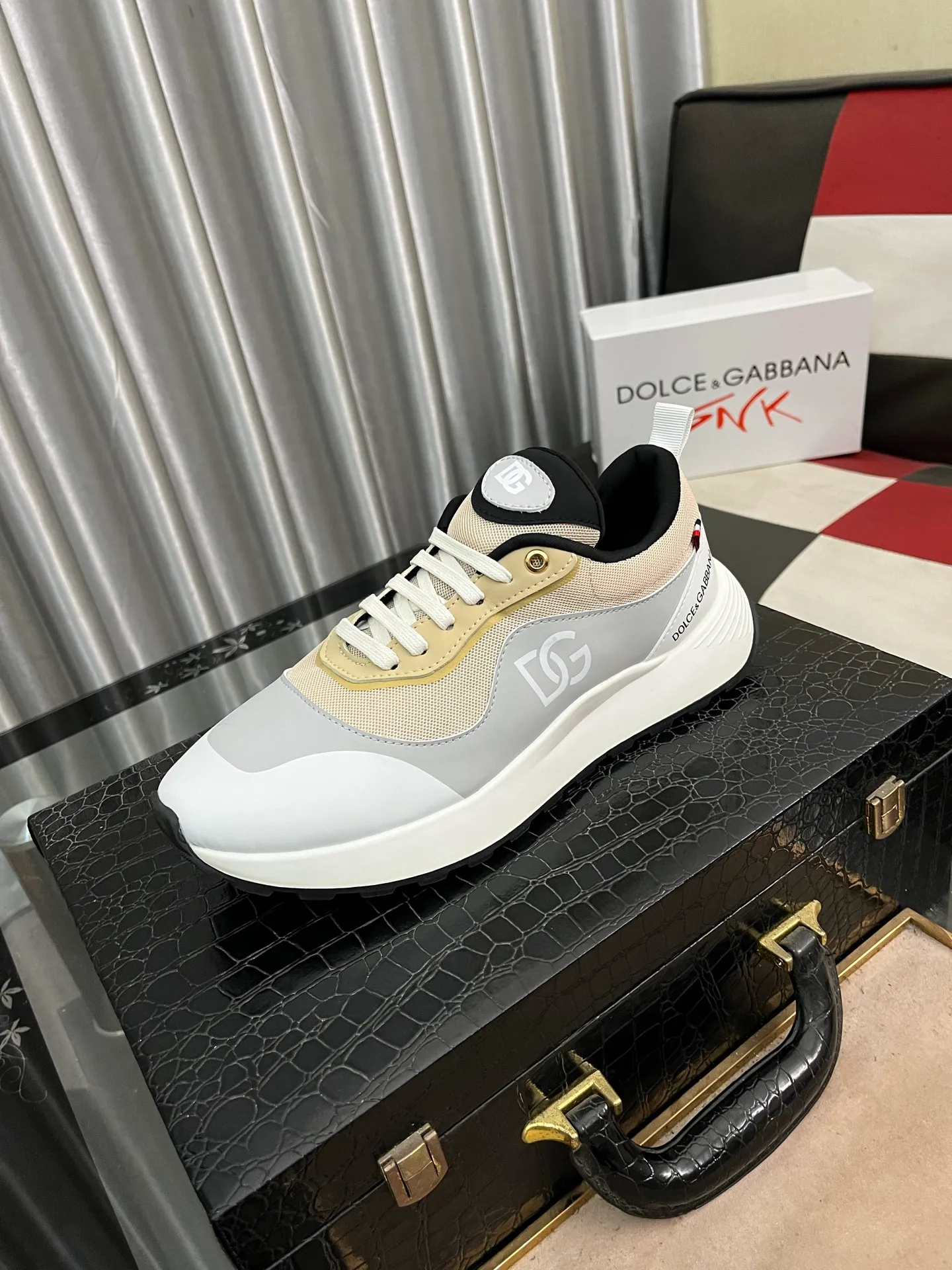 Men's shoes💰480⌚️⌚️New Dolce & Gabbana/top original DG heavy industry series, new casual fashion shoes👟The version is simple and elegant, fashionable and exclusive👑fashionable and generous. Upper: Original first-layer calfskin, comfortable sheepskin lining. Original special electroplated combination outsole, exquisite and luxurious, super A level! Compared with the genuine product at the counter, the version is no worse at all💕Size: 38-46